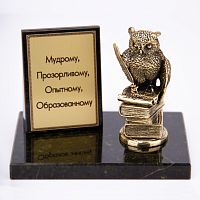 Фигурка на камне "Сова на книгах"