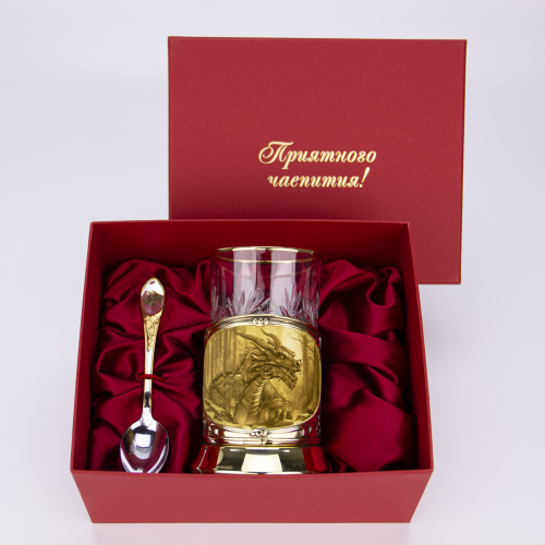 Набор для чая "Дракон" (3 пр.) карт.футляр, хруст.стакан, латунь, гравировка, ложка-нерж.грав. Набор для чая "Дракон" (3 пр.) карт.футляр, хруст.стакан, латунь, гравировка, ложка-нерж.грав.
